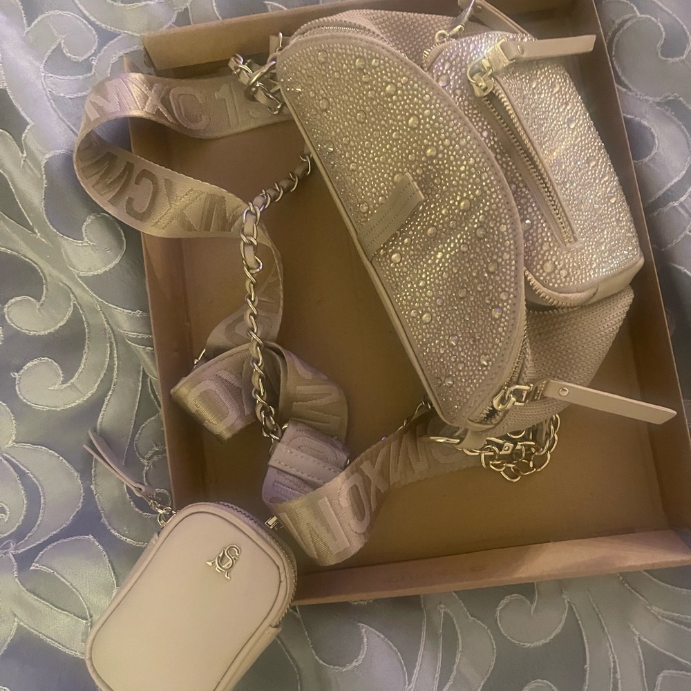 Steve Madden Fanny bag that is a blush color